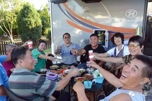 別抬杠，你也會愛上房車生活，不信買一輛！